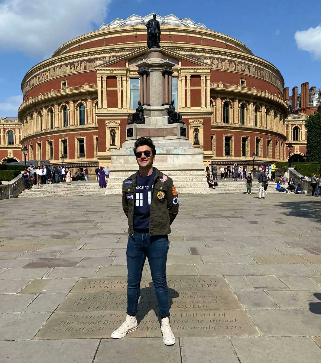 HJFilms_98's tweet photo. Project Who Next - The Doctor Who Proms 🎶
A lifelong dream come true.
The highlight of the project and one of the greatest days of my life 😭
Actually wanna cry.
#ProjectWhoNext #WhoNext #DoctorWho #Documentary #Filmmaking #DoctorWhoProms #RoyalAlbertHall ♥♥➕🔷️🎬🎶 https://t.co/KprTOriO2c