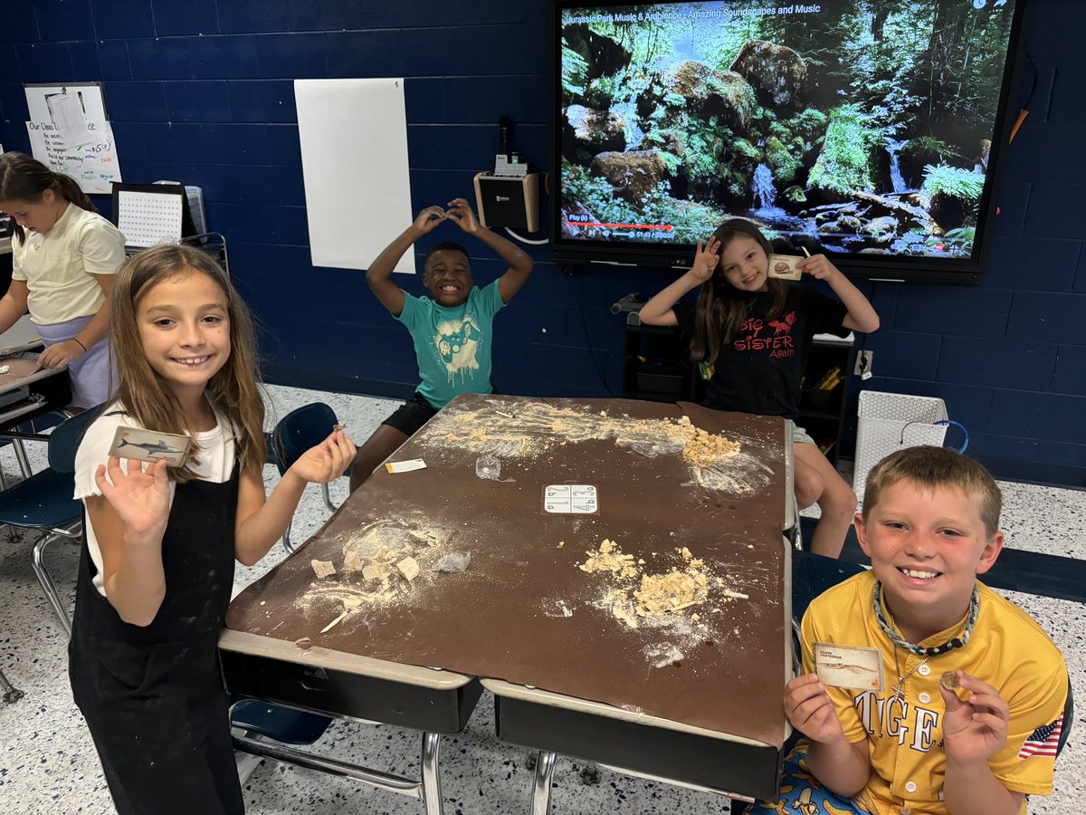 “I want to be a paleontologist when I grow up!”

These students were diggin’ Paleontologist Day!🦖⛏️🐚
