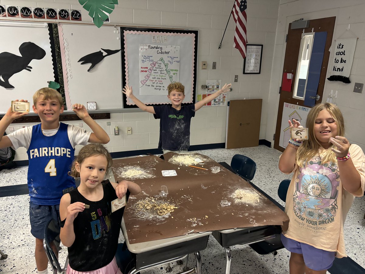 Miss Pellock ♡ tweet media