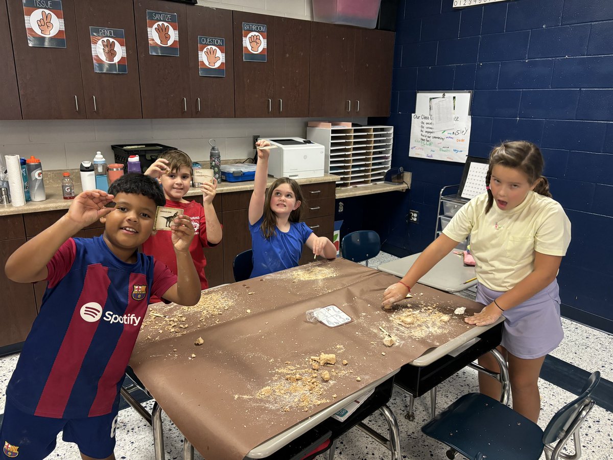 Miss Pellock ♡ tweet media