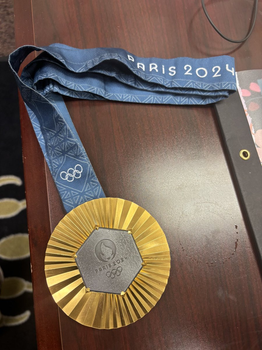 Not every day an Olympic GOLD Medalist visits you at school.Quenera is a selfless lady and wants to spread cheer and positivity to all of those she comes into contact with! We love our alumni in BEAR Country (and their kids!!) <a href="/PrettyQuinn1908/">Quanera Hayes</a> @CCSSuptConnelly <a href="/GCAthletics03/">Gray's Creek Athletics</a>