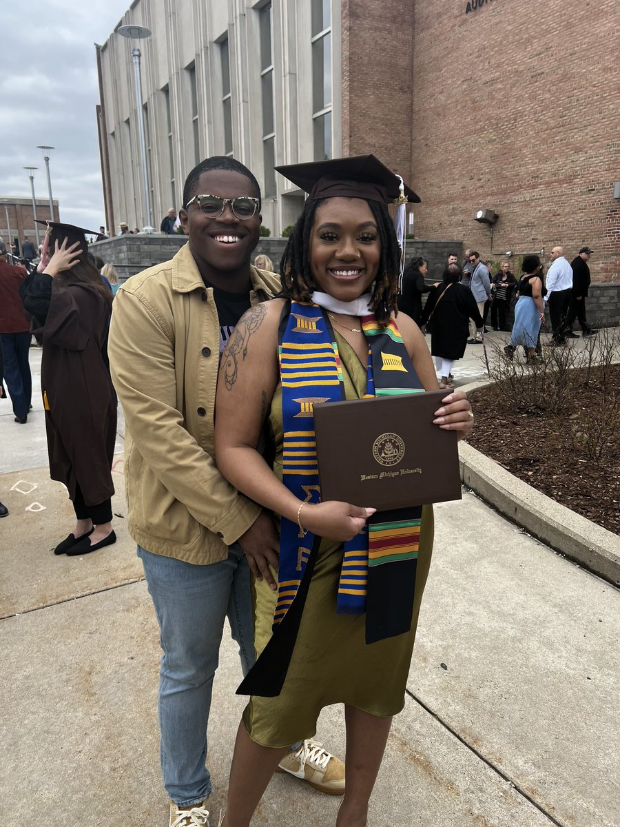 PhillinThe__'s tweet photo. Heaven gained a counselor, and I gained a guardian angel. While I miss her immensely, I’ll always be proud of her.

Congratulations Beautiful! You did it!

Sha-Tera Coleman-Todd, MA, LLPC 💜 https://t.co/OdloetYDZu