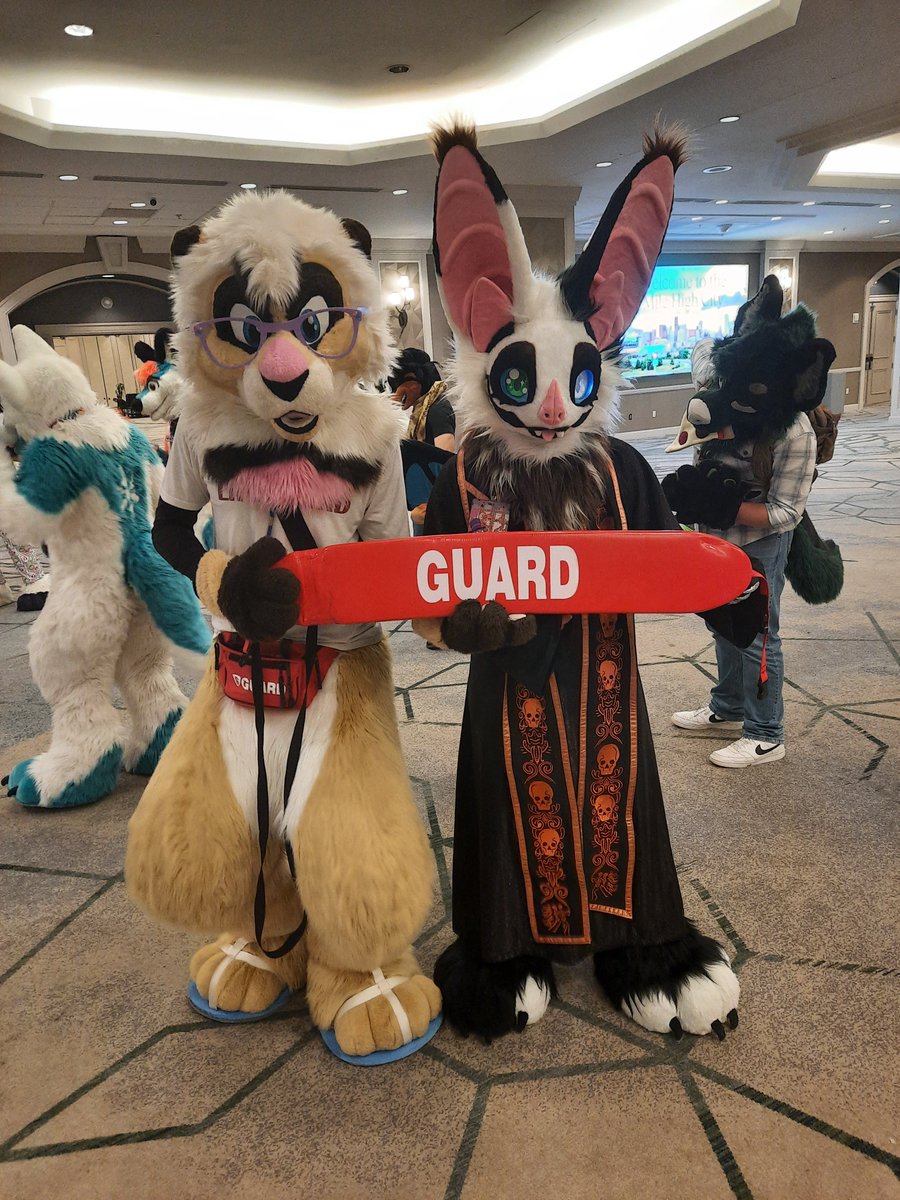 MatchaFursuits's tweet photo. pt. 3 Had a blast at #Denfur2024! This was my first con. There were so many great people and memories 💙. Didn't get to finish my #papaemeritusiv bat #fursuit handpaws in time

#denfur #furry #furries #furryfandom https://t.co/0351O4WwxT