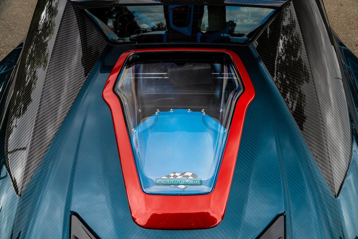 LingenfelterLPE's tweet image. Wait! That isn’t just a blue paint job… 😈

🔗Lingenfelter.com/C8

This 1 of 1 blue-tinted exposed carbon fiber Cunningham Automotive Briggs Edition #C8Corvette is powered by the #Lingenfelter x #Magnuson #C8 #Supercharger System!