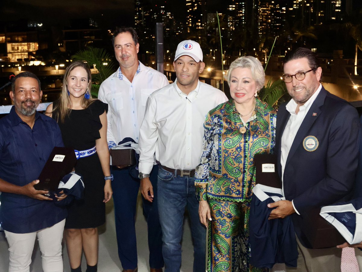 Durante la semana se firmaron importantes acuerdos de cooperación, como uno entre las Cámaras de Comercio de Santo Domingo y Panamá, y otro entre las federaciones de golf de ambos países.