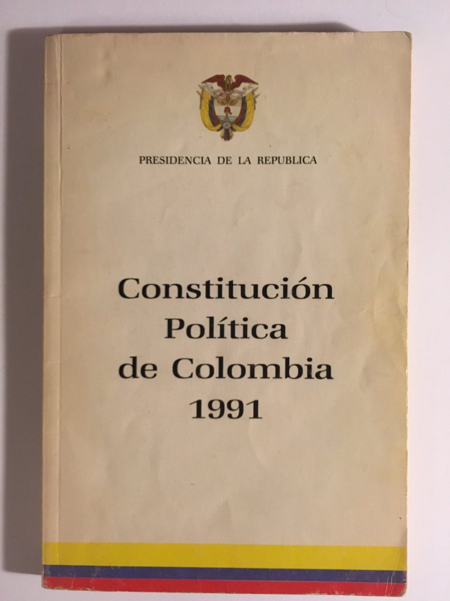 Valen_martinezT's tweet photo. Descubrir la importancia de este libro 📙 es asombroso, es el escudo 🛡️ que protege nuestros derechos y el mapa que guía nuestro camino hacia la justicia ⚖️.

#Historiadelderecho #USC #Derechovirtual @DerechoVirtual_ https://t.co/iusZraDBMi