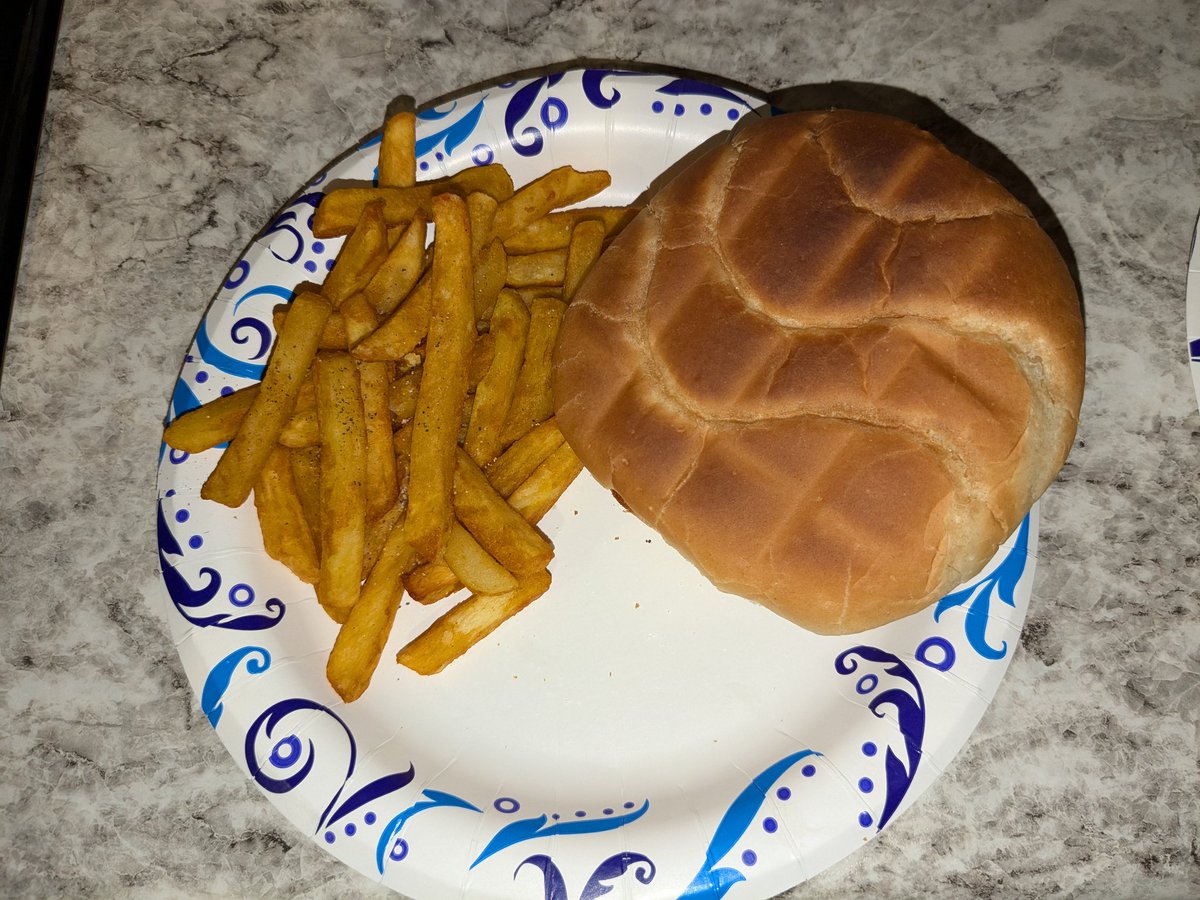 jennitsabangarr's tweet photo. Dinner is served!! @Manwich Sloppy Joes on toasted buns w/seasoned fries!! π€€πππππ½π #dinner #sloppyjoes #manwich #seasonedfries #fries #frenchfries #letseat #affordablemeals https://t.co/Gt05jvP0ys