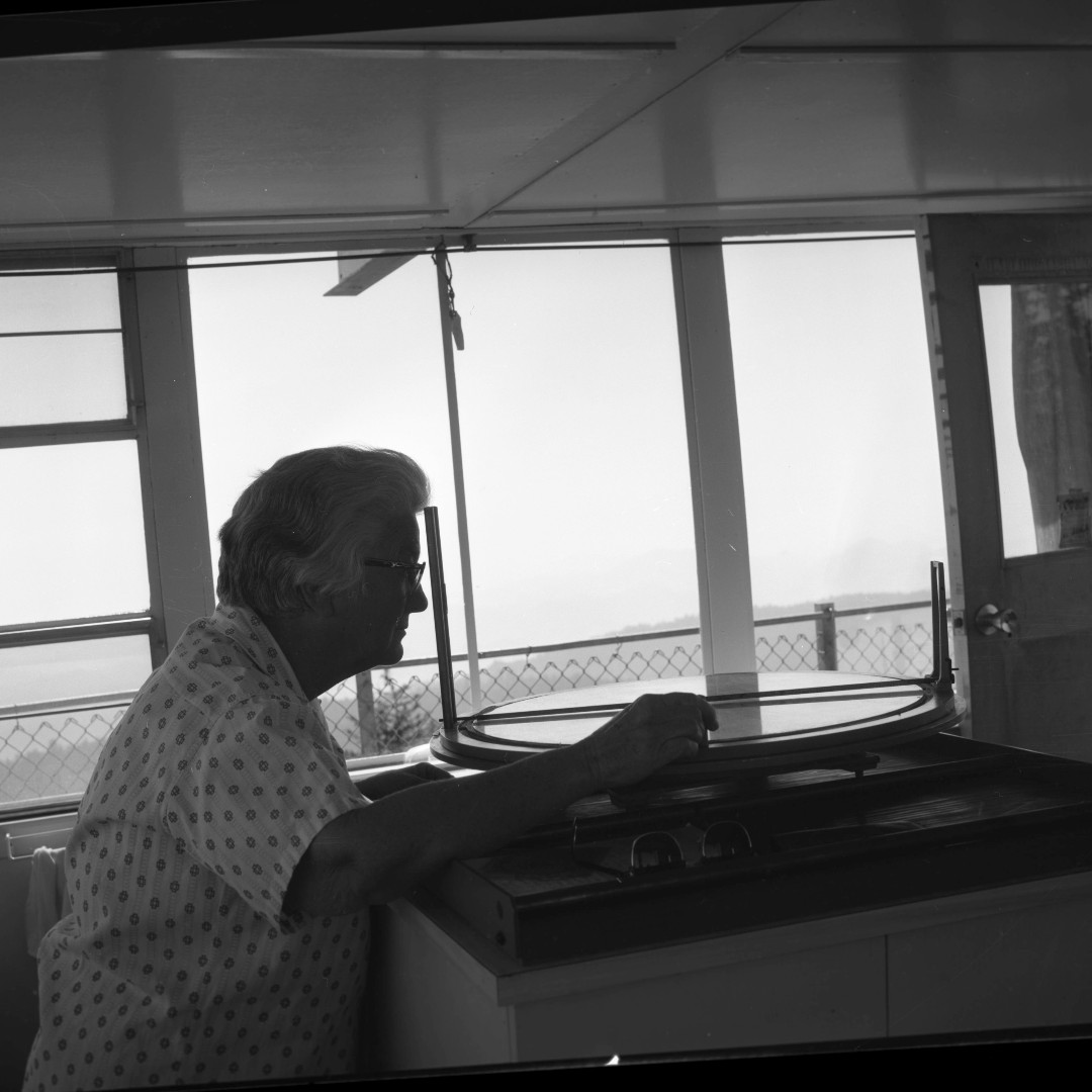 FireAviationNPS's tweet photo. Happy #WomensEqualityDay! Thank you to the women who paved the way and to the women who continue to excel in the field of fire and aviation! We are all better when we work together. #NPSFire #NPSAviation #WomenInFire #WomenInAviation
https://t.co/0dUFqi3bnW https://t.co/PjyAtAUOvA