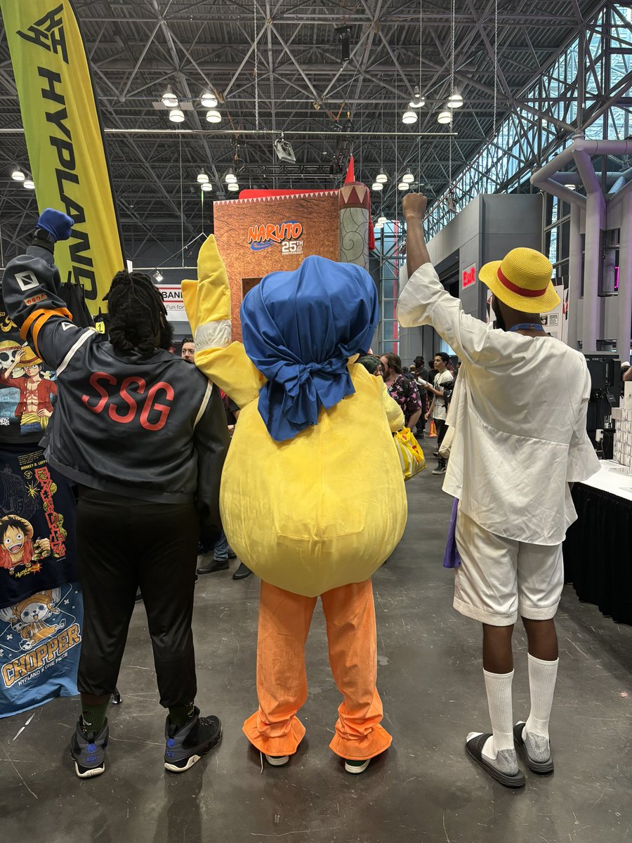 1216Podcast's tweet photo. Gotta love the #onepiece #fanbase #cosplayers always a vibe! Can never hate on this #anime! #1216podcast #AnimeNYC #AnimeNYC2024 https://t.co/t575TOr6LX