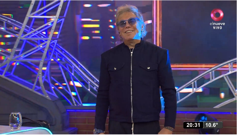 BenditaOk's tweet photo. #Bendita | Así de sonrientes se empieza un lunes, che😎
#BenditoHolograma
📺https://t.co/NO9qDcjECP https://t.co/vZXcBzUkSK
