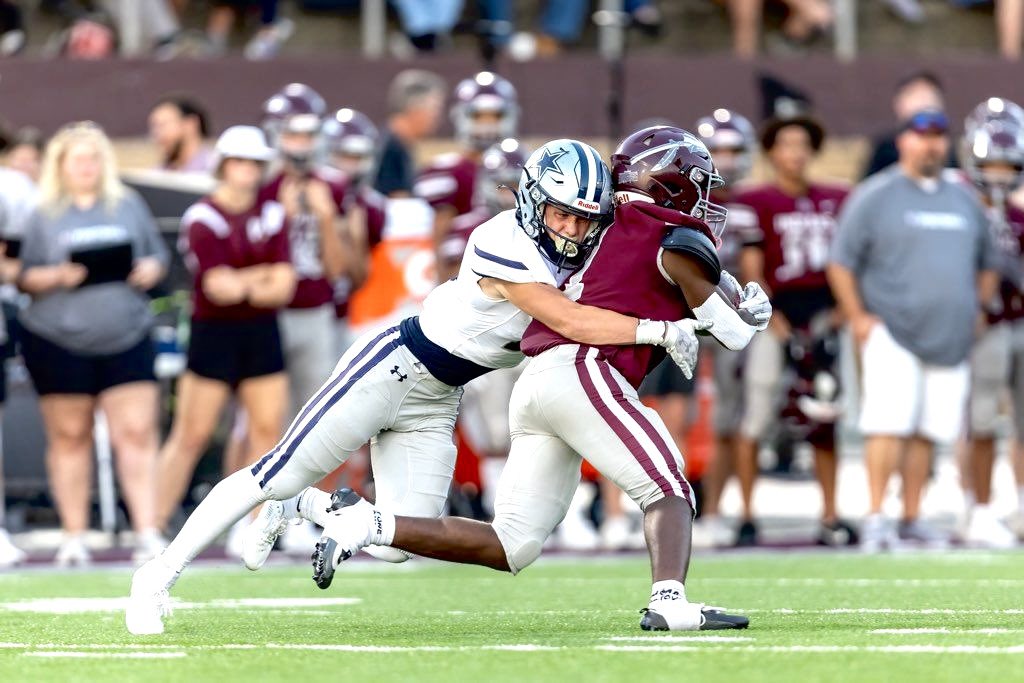d1johnny2's tweet photo. Game 1: 2 forced fumbles, 6 tackles. Ready for next Friday! @G_COURT6 @FarragutFB https://t.co/ia4JKNLmcN