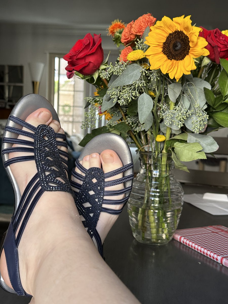 HDmistressHaley's tweet photo. I love subs that send me flowers. Keep doing it. Hot.

findom finsub findomaddict shoeslover feetlover cashcow cashslave humanatm subfunded toesworship goddessworship sandalsworship sandals https://t.co/a3G9BarPSz