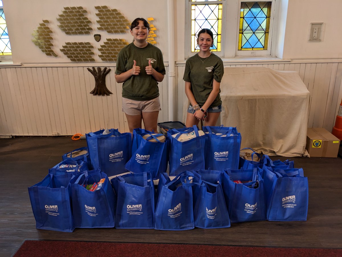 f4service's tweet photo. #Fooddrive by @f4service #F4 with @Oliverhvac to benefit the Loaves and Fishes #FoodPantry in #ProspectPa feeding those that are #hungry and #Foodinsecure. There was over 196 pounds of food collected through the food drive. Thank you #OLIVERHVAC for your #support! #Endhunger https://t.co/1rVrBR66fS