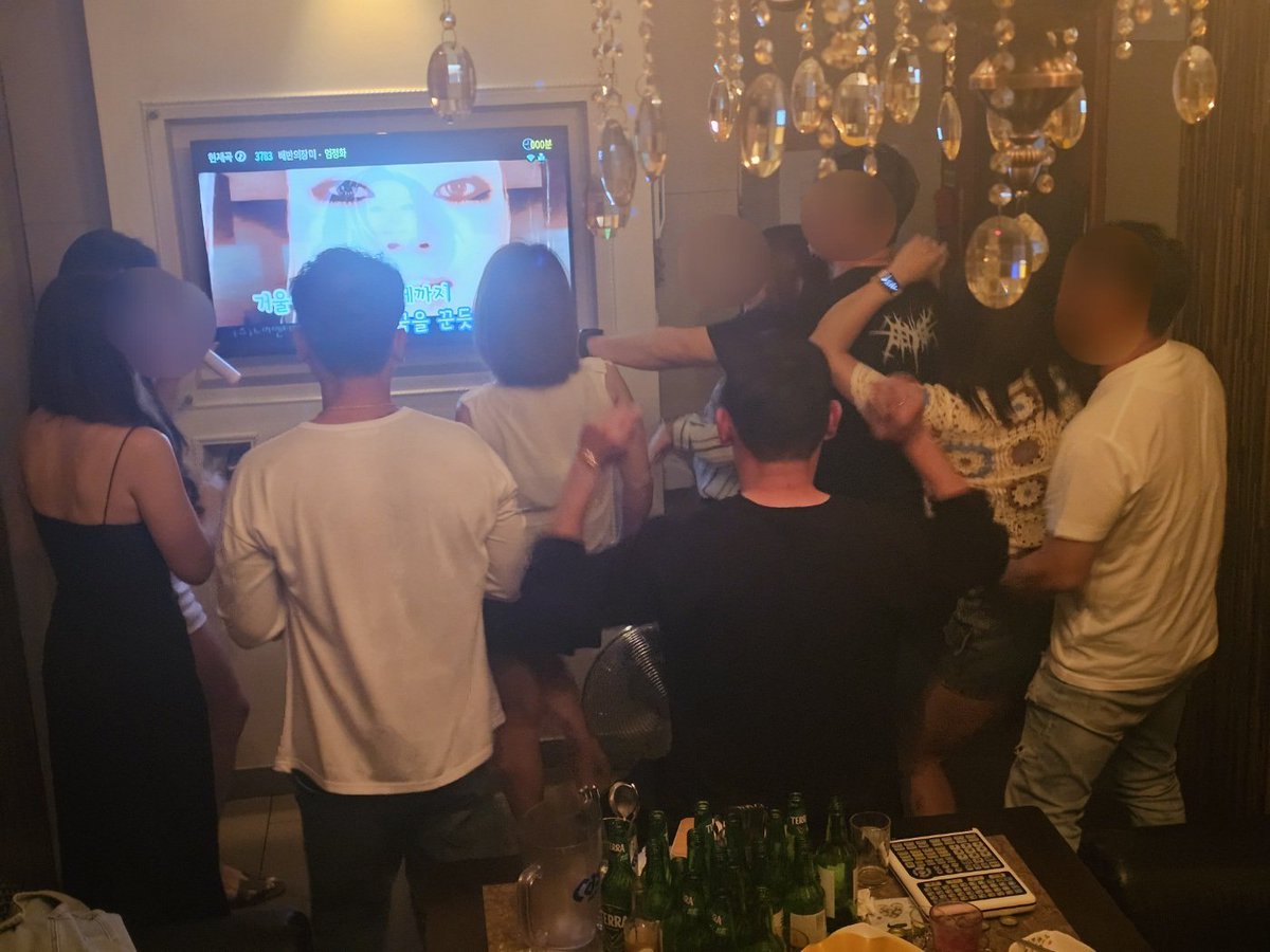 토요일 벙 오랜만에 5팀 모여서 신나게
놀았네요~~~ 핫한밤이였어요~~🥰🥰