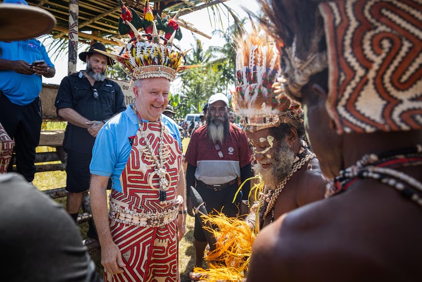 mpsmithnews's tweet photo. https://t.co/ntZdCxgSSW
Therapeutic Albanese off to Tonga to discuss The Weather and give away your money.
He's warming up the cheque-book...... https://t.co/RUboDxBEjw