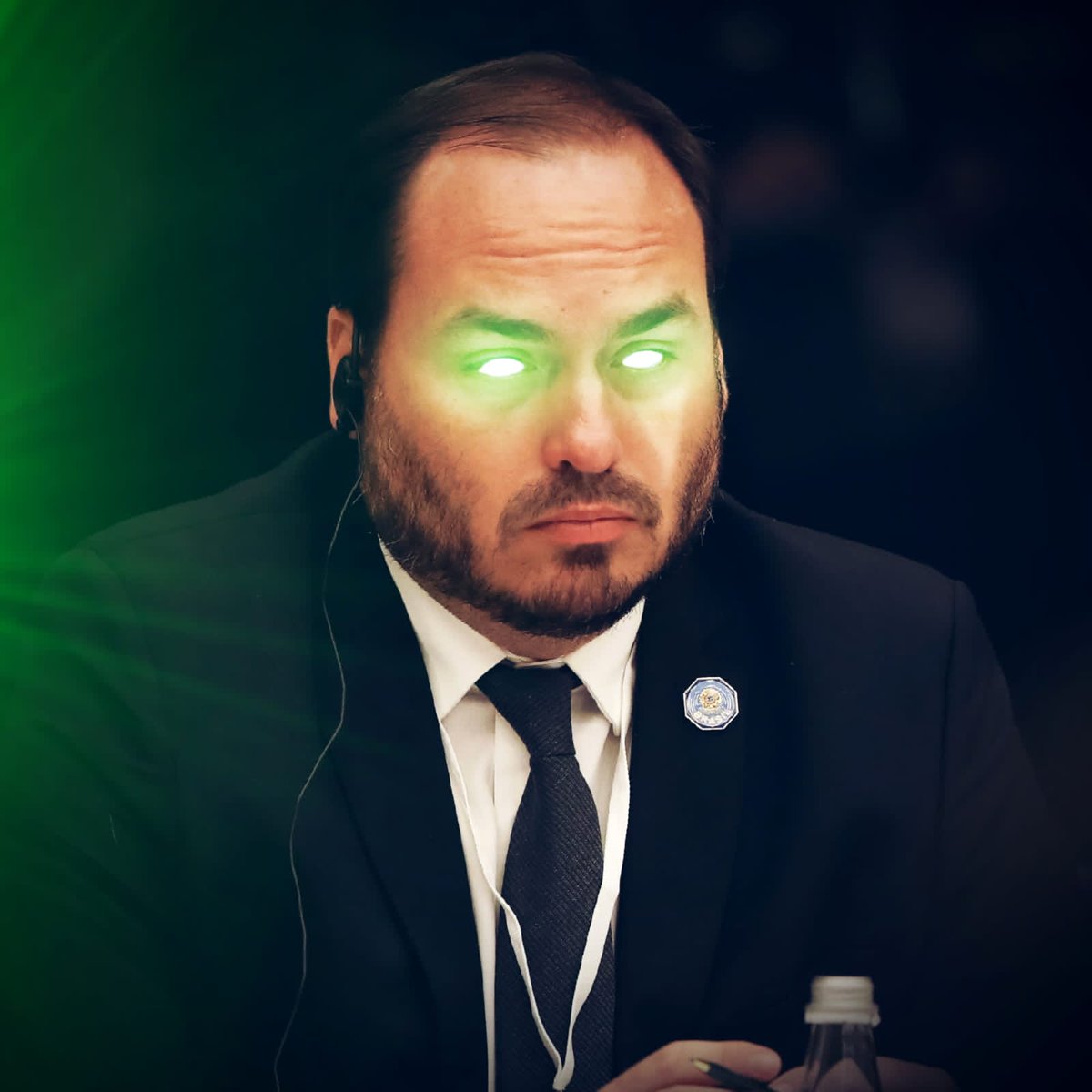 PhantomZVX's tweet photo. Os recentes ataques que Carlos Bolsonaro vem sofrendo da marionete chinesa, Marçal, é uma tentativa de separar o filho do pai, algo totalmente imoral e demoníaco.

- O mesmo modo de ação de Joice, Bebianno, Julian Lemos, Santos Cus e tantos outros. https://t.co/wp3wHqmAyB