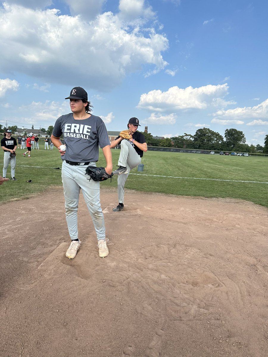 #KatsNation back in action as fall ball is under way! #JUCORoute #JUCObandits <a href="/ErieCCAthletics/">SUNY Erie Kats Athletics</a>