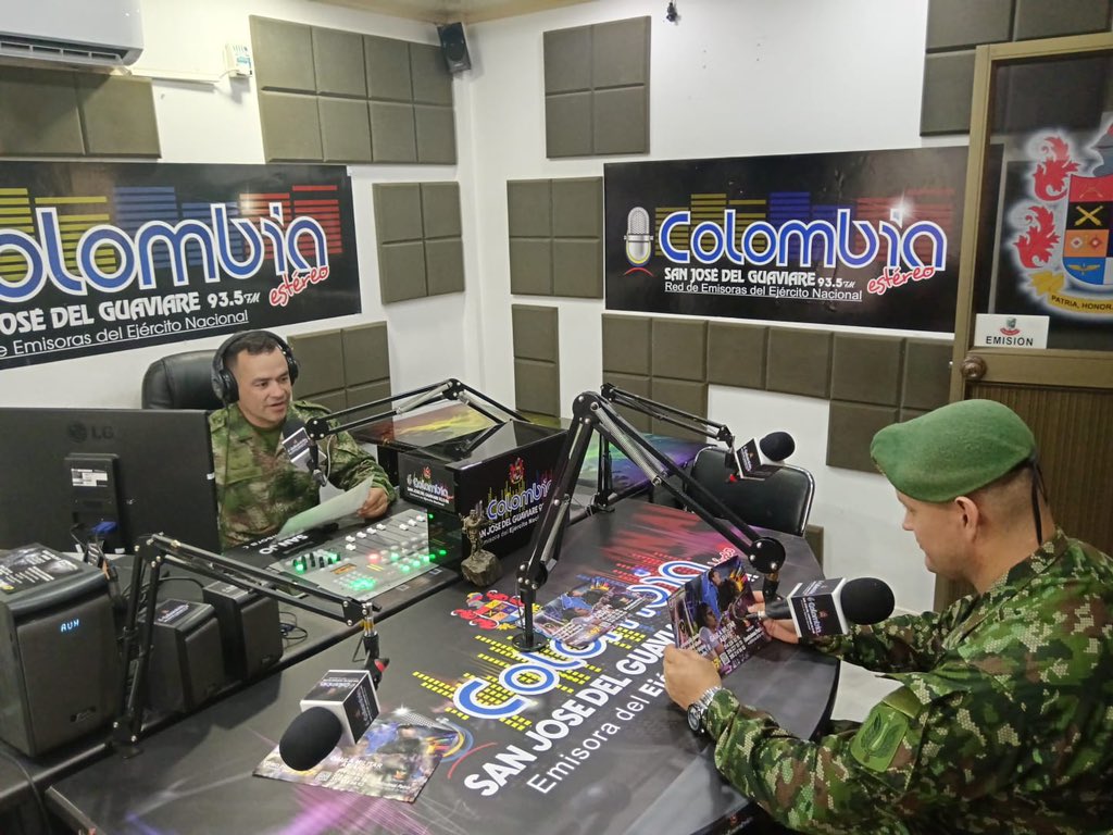 Ejercito_Div4's tweet photo. ¿Sabes para qué sirve el #107 del @COL_EJERCITO?
El Sargento Viceprimero William Castro del #BATOT4 de la @Ejercito_Div4 en San José del #Guaviare, explicó a través de @emisoraejercito cómo esta línea es clave para prevenir actos terroristas.
#NuestroCompromisoEsColombia https://t.co/fp821Jbr4E