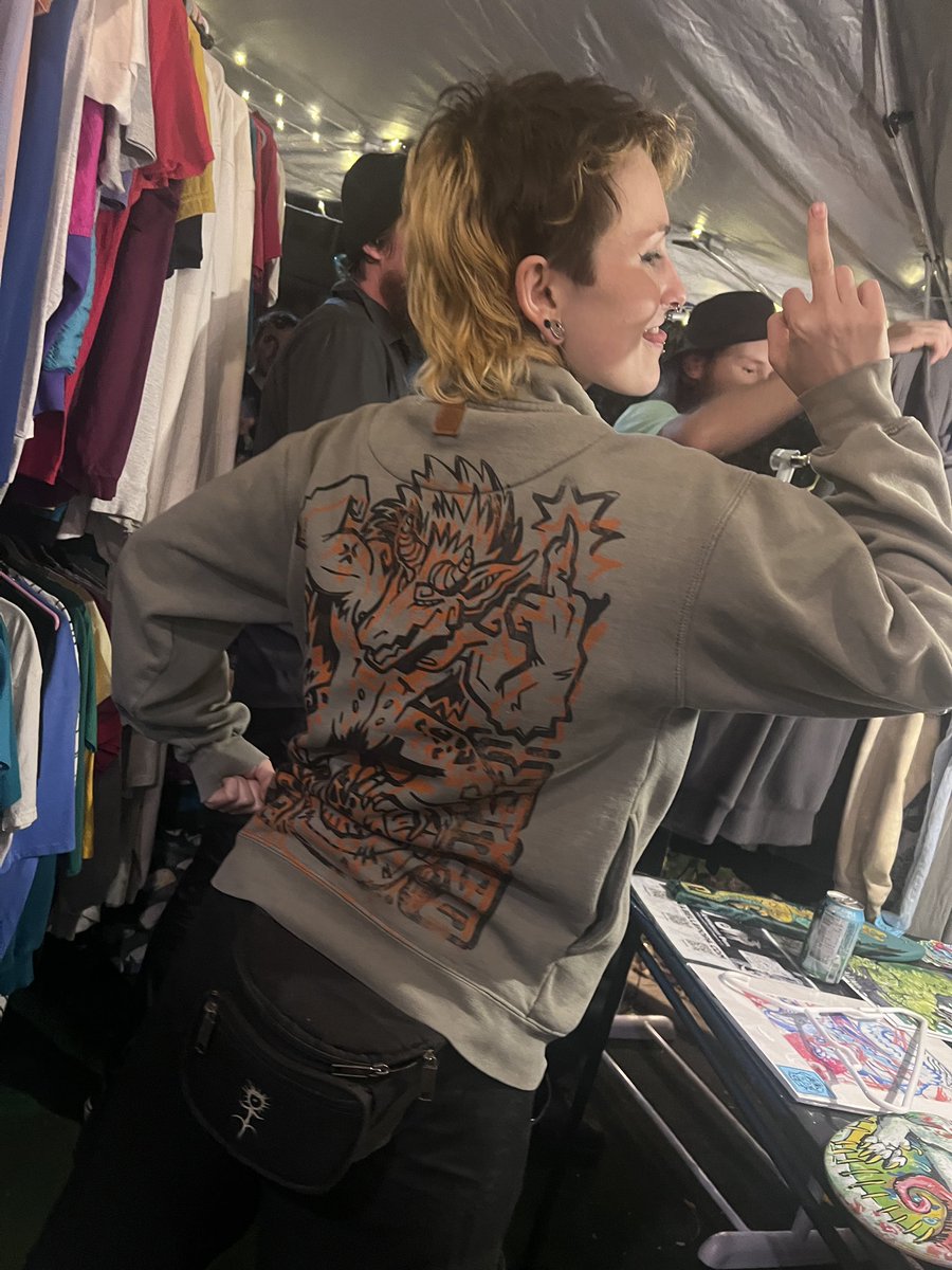 Fexazaur's tweet image. What a load of freakin wild hooligans!!! Love each and every one of you who came through to our popup this weekend and the masterminds behind it all @animalartcrimes ❤️❤️❤️🙏 immensely grateful to be a part of building this empire 🐺🐊