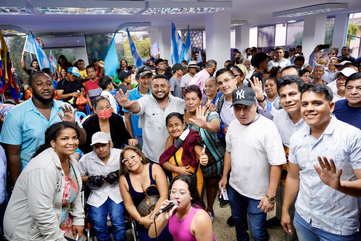 RC5 Guayas OFICIAL (@guayasrc5) on Twitter photo El Distrito 1 de la @RC5Guayas trabaja en unidad. ❤️💙
Hoy nos reunimos con nuestros líderes barriales y comunitarios para seguir construyendo juntos el futuro que merecemos.
#ElPoderEnGuayas ❤️💙
<a href="/MashiRafael/">Rafael Correa</a> El Distrito 1 de la @RC5Guayas trabaja en unidad. ❤️💙
Hoy nos reunimos con nuestros líderes barriales y comunitarios para seguir construyendo juntos el futuro que merecemos.
#ElPoderEnGuayas ❤️💙
<a href="/MashiRafael/">Rafael Correa</a>