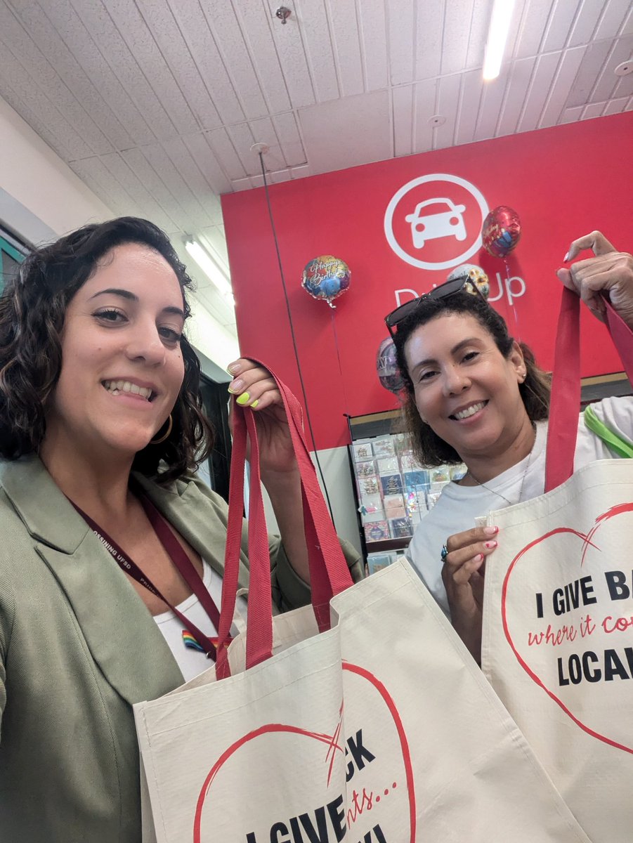 castellanomami's tweet image. It's not too late to support our schools. Ask for the white I GIVE BACK bag at ACME through the end of the month! Thank you for supporting our schools! @OssiningSchools