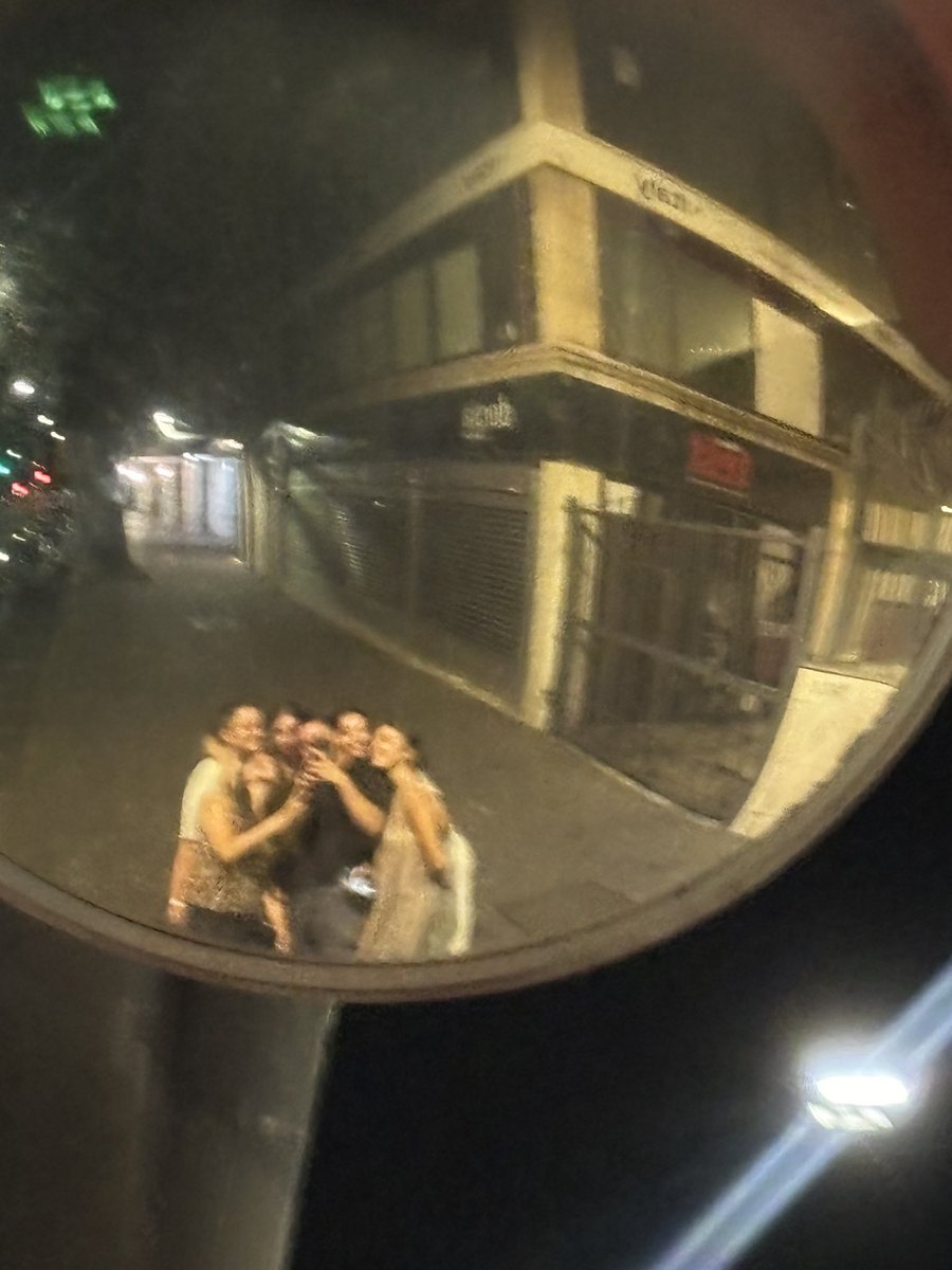 Esta foto define muy bien lo que somos‼️