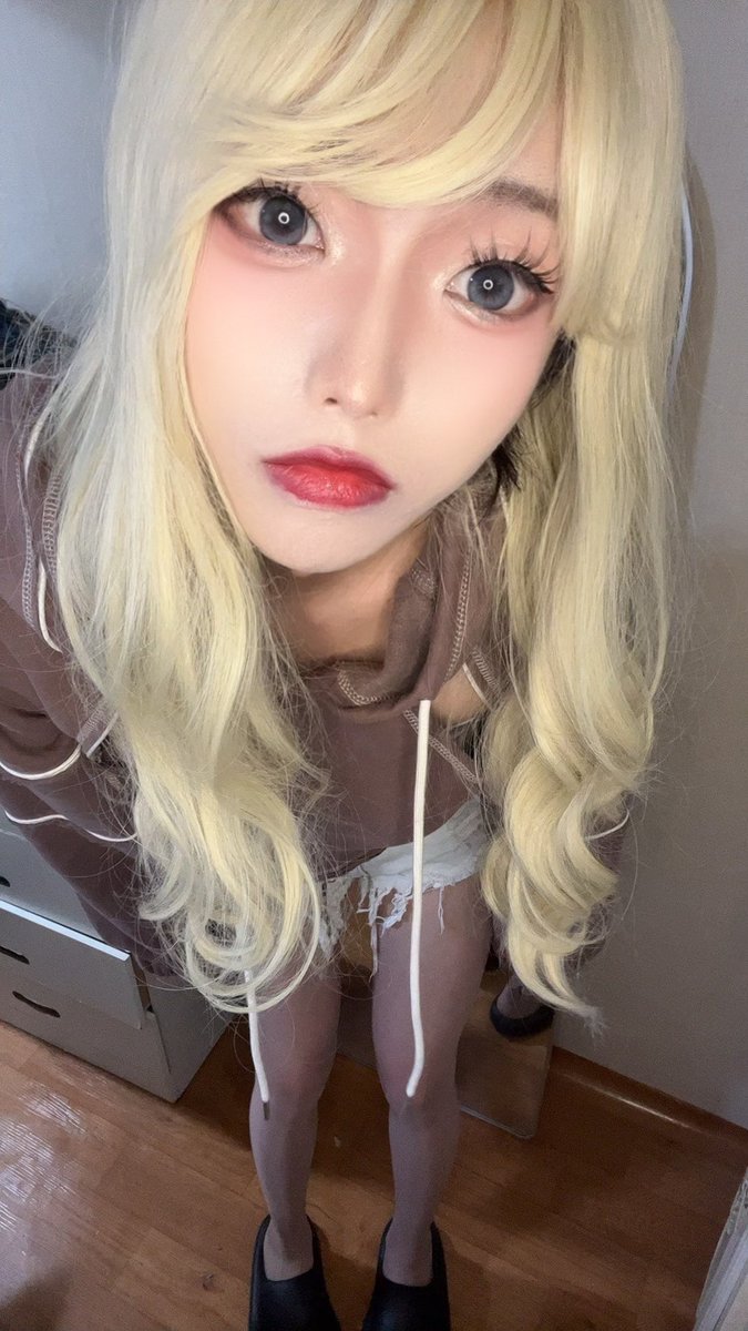 YueYuYzz's tweet photo. 亻尔 女子 https://t.co/OGLXgPLh0t