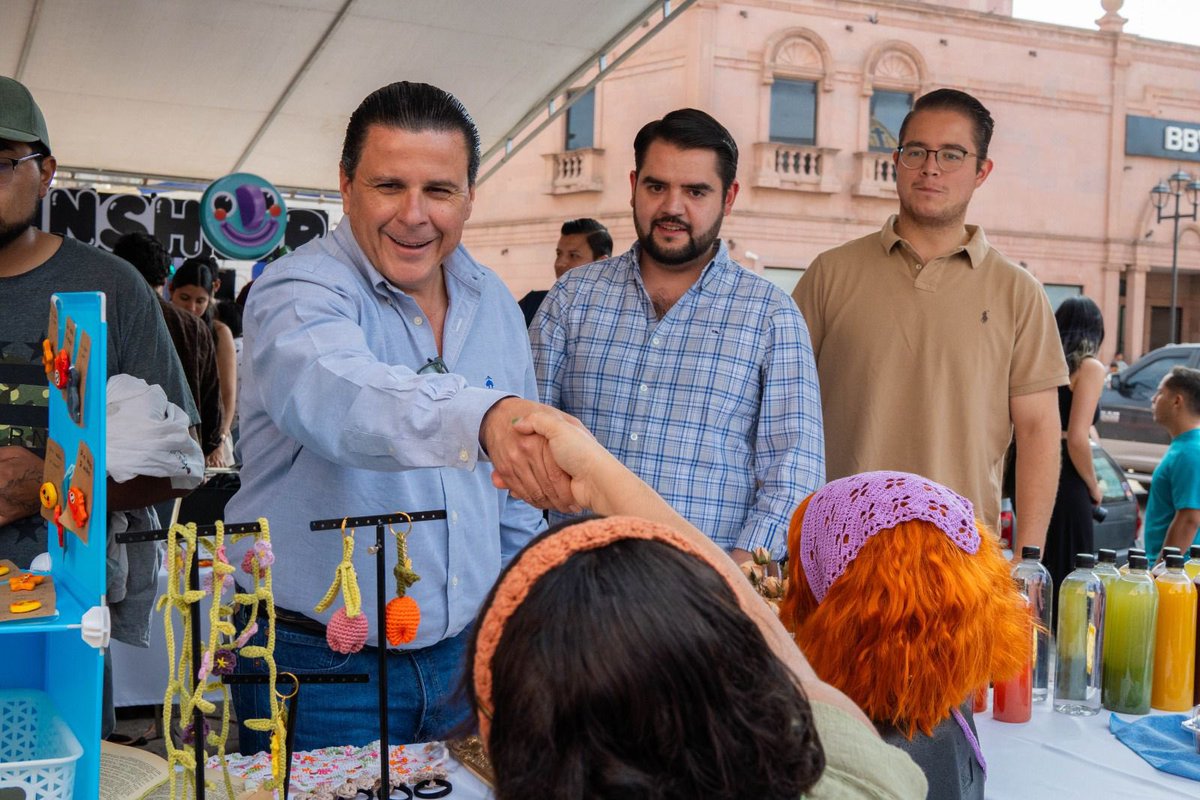 SaltilloGob's tweet photo. El Gobierno Municipal arrancó la Semana de la Juventud Saltillense, con la realización del Mercado Joven, donde hubo exposiciones y venta de productos y servicios, con los cuales reforzamos las acciones que impulsan el desarrollo integral de las y los jóvenes. #SaltilloNosUne https://t.co/AKlKuL0jUK
