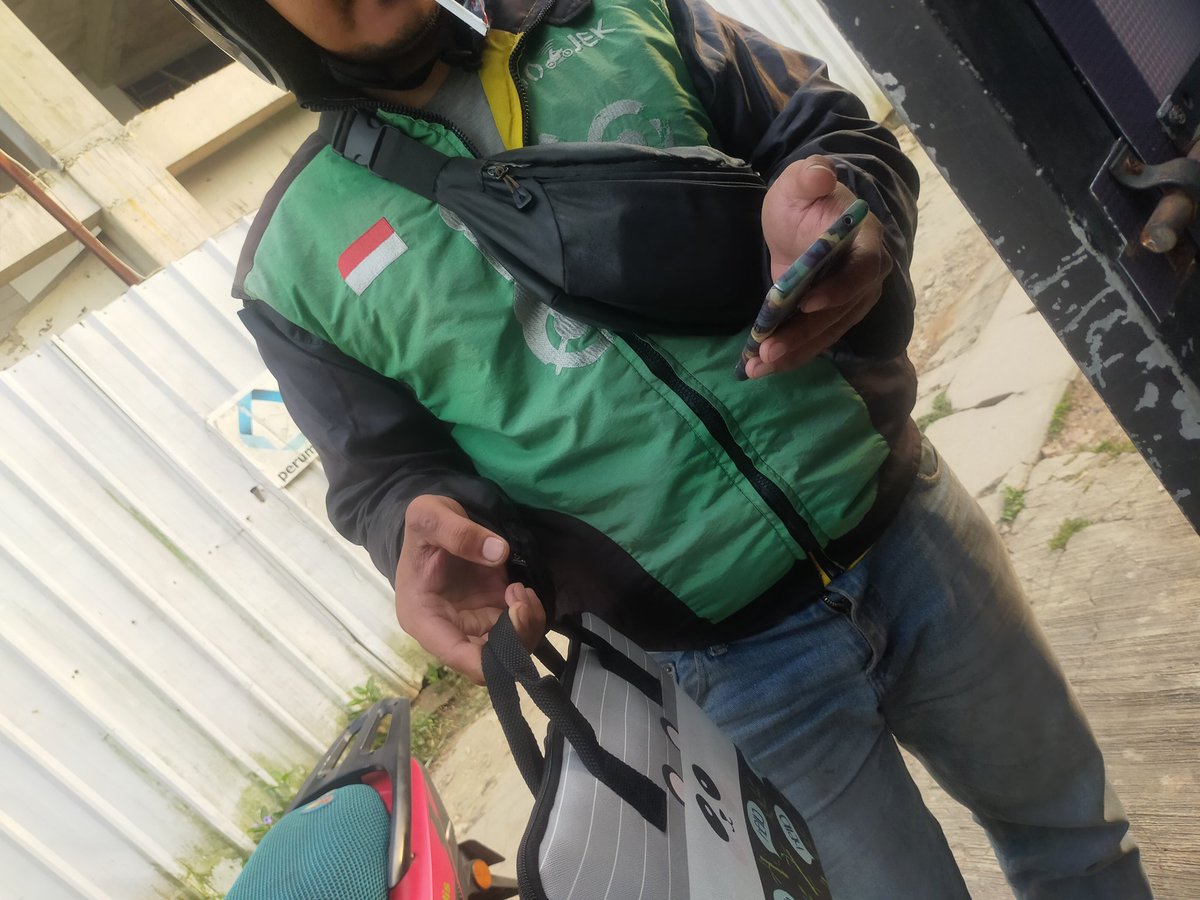 jlinef's tweet photo. guys udh dibalikinn dan beliau ini mintol biar akunnya dibalikin setelah drama2 orderan jauh dan rumah jauh, takut sy lagi kerjaa https://t.co/EL1y2pzXJE
