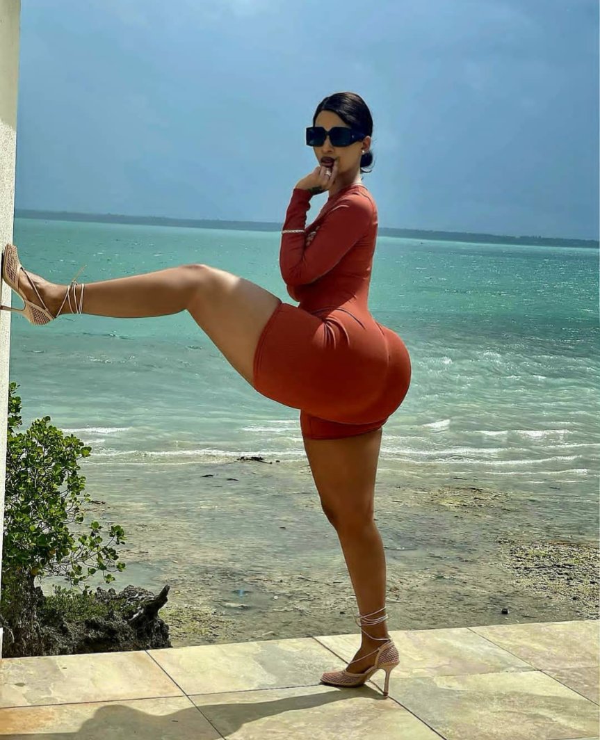 EnockTuyih83909's tweet photo. Guyz harya munama twanzuye ko #YOLLO #DEQWEEN Abaho 🤤🤤 cyaze munsobanurire niba abaho sinzonjyere kumva ngo #shadibu 🧑🦯🧑🦯🧑🦯🧑🦯🧑🦯 iki cyan kirarenze mn🥹🥹 https://t.co/ALIrOuqUTa