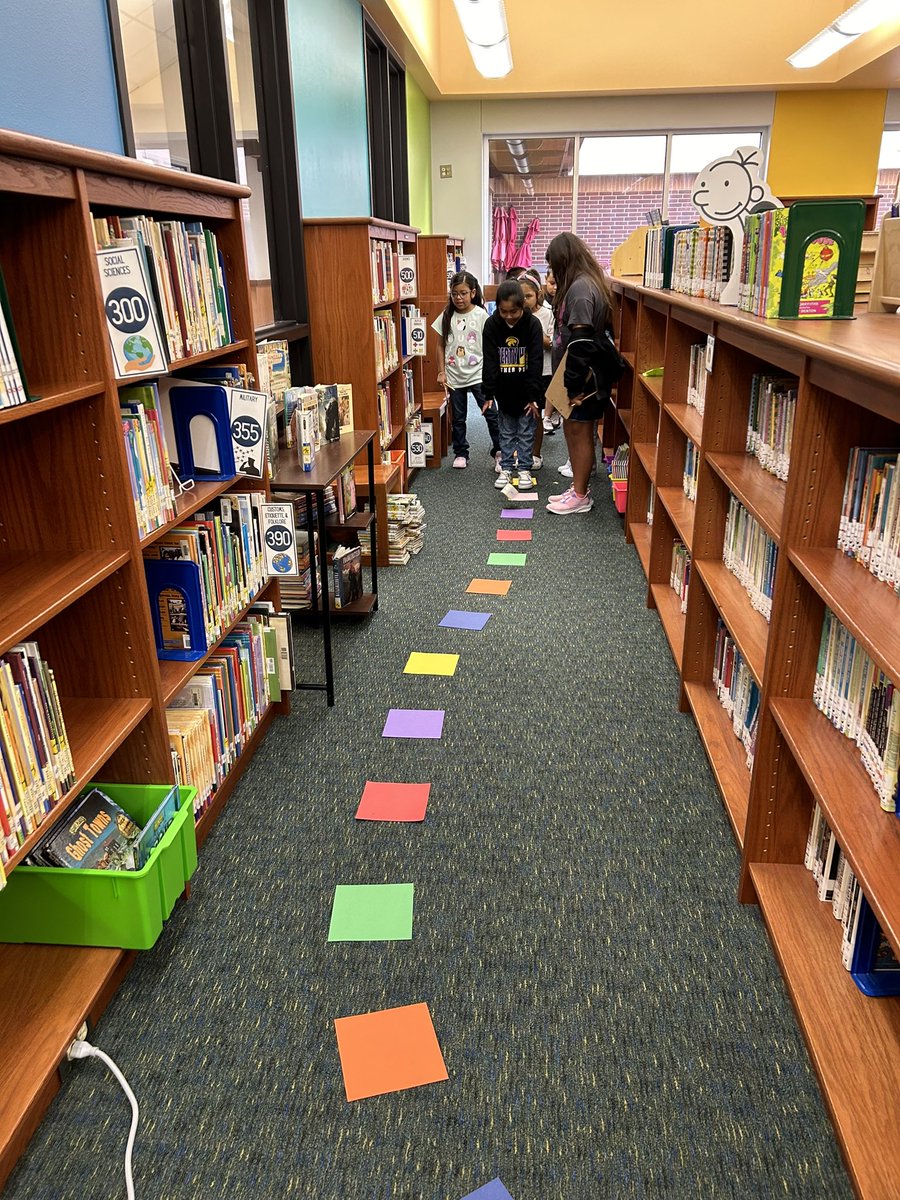 Mrs. Simons ❤️s Books tweet media