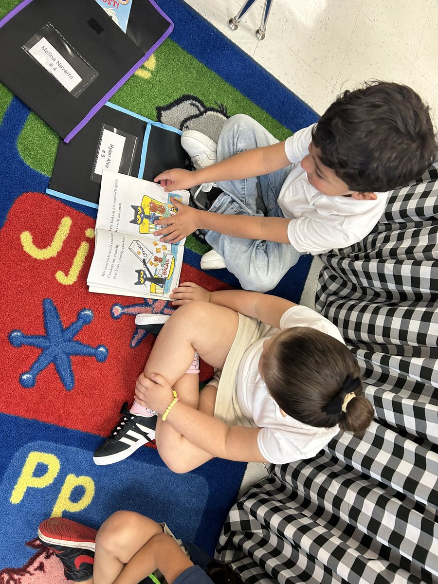 LaceyDye22's tweet photo. Practing elbow to elbow, knee to knee EEKK!! Daily 5  Read to Someone 📚@nisdelemelar @NISDEsparza https://t.co/3VhEeIk4Co