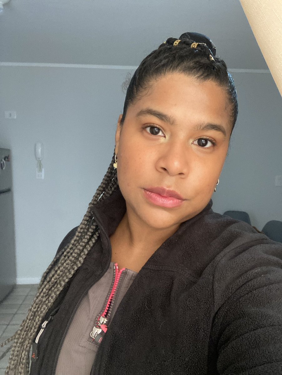 Marvic_1107's tweet photo. New look para esta semana porque sí. Hay que innovar vale. No todo es rizos😌🤭 https://t.co/ORLvLvxrPA