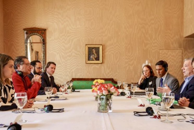 Trabajo conjunto entre gobierno <a href="/petrogustavo/">Gustavo Petro</a> y <a href="/RockefellerFdn/">The Rockefeller Foundation</a> <a href="/rajshah/">Dr. Rajiv J. Shah</a> permitirá acciones en agricultura regenerativa, alimentación, cambio climático y mitigación de pobreza energética; fundamental para movilidad económica. <a href="/laurisarabia/">Laura Sarabia</a> <a href="/andrescamachom_/">Andrés Camacho M.</a> <a href="/JuanManSantos/">Juan Manuel Santos</a>