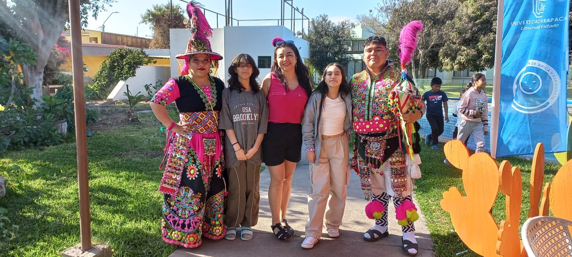 Hoy se inició  la 2° Jornada interregional de Intercambio Científico y Cultural de Investigación e Innovación Escolar de Extremo a Extremo, en Arica.
En este primer  día  los y las participantes  pudieron disfrutar  de una muestra  cultural