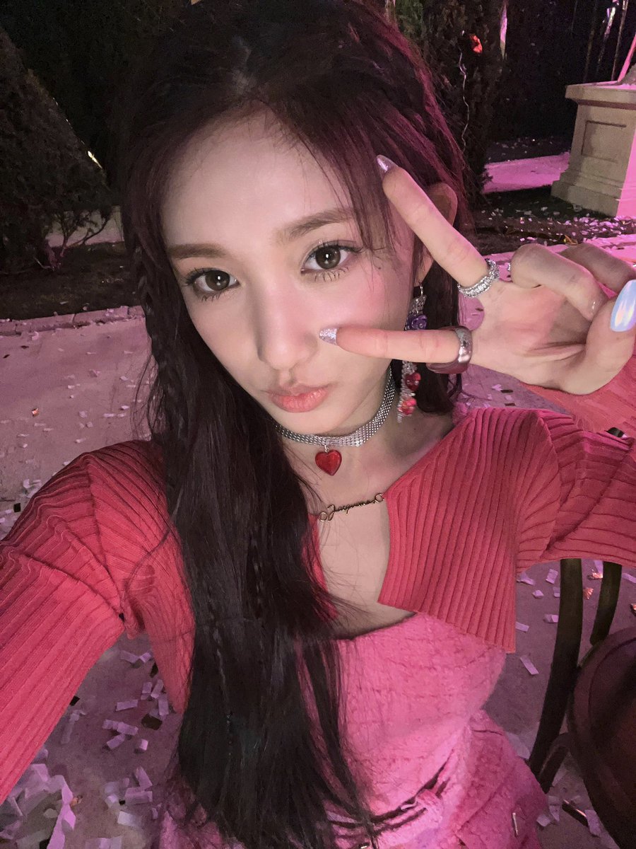 lilacsvault's tweet image. 𝚃he 𝑚o͞o𝕟 ⋆ p𝐫𝕚sm 𝕚s wa𝕚ti𝕟g 𝑓o𝐫 𝕪ou !

𝙽uestras bebés están en busca de « #𝐥e𝕖se𝕠 y #𝕘ae𝕦𝐥 » para estar 𝕔ompletas y comenzar sus acti𝐯idades como grupo. 𝚂e pide compromiso y actividad, 𝐫𝕥 para difundir! ♡