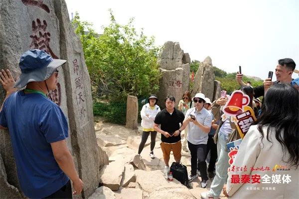为进一步增强我市的国际影响力，向国际社会传播泰安好声音，由中共泰安市委宣传部、中国山东网联合举办的#“机遇中国多彩泰安” 外国媒体泰安行主题采访活动在泰安举行。