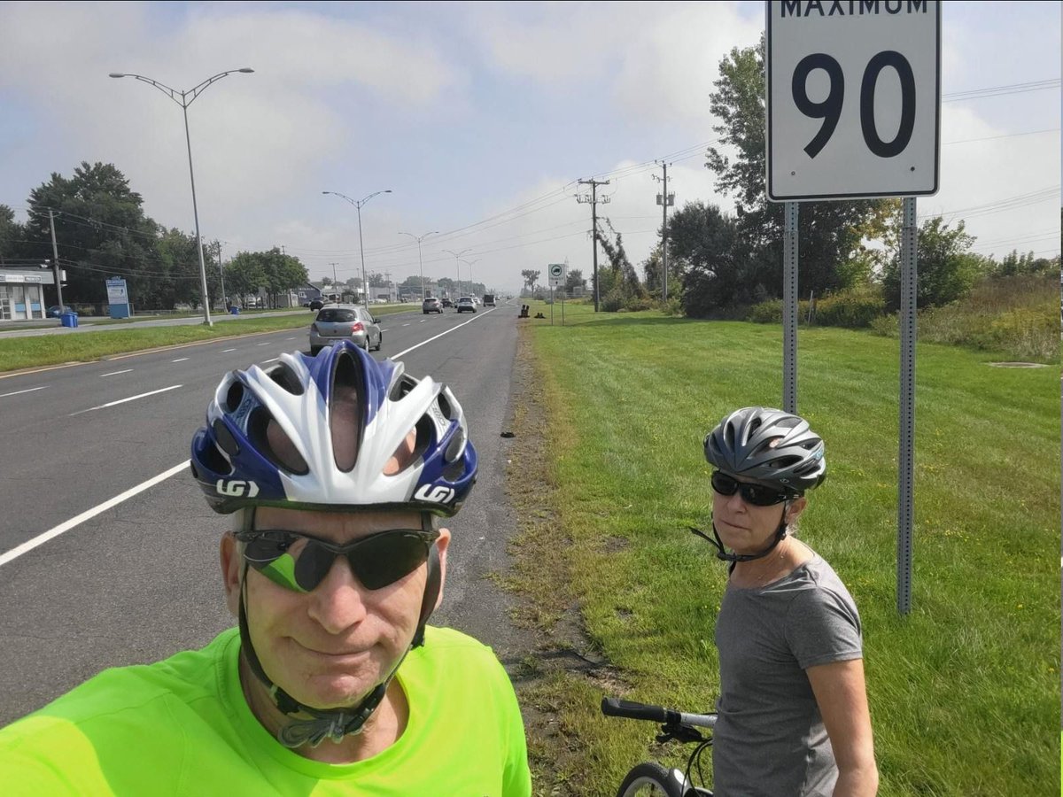 «Jamais nous aurions pensé un jour qu'il serait plus sécuritaire de faire du vélo le long de la 116 plutôt que de circuler sur la route du Richelieu, et malheureusement le paysage est loin d'être le même!»

Témoignage de Gilles Mosienko et Sylvie Bruneau, résidents de St-Basile