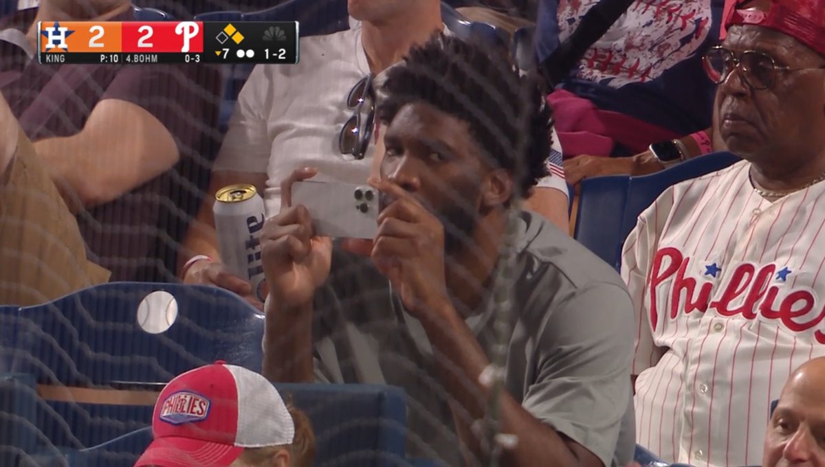 mk92luvr's tweet photo. Me when I’m at the game and Alec Bohm goes up to bat https://t.co/tjkqKfUgzk