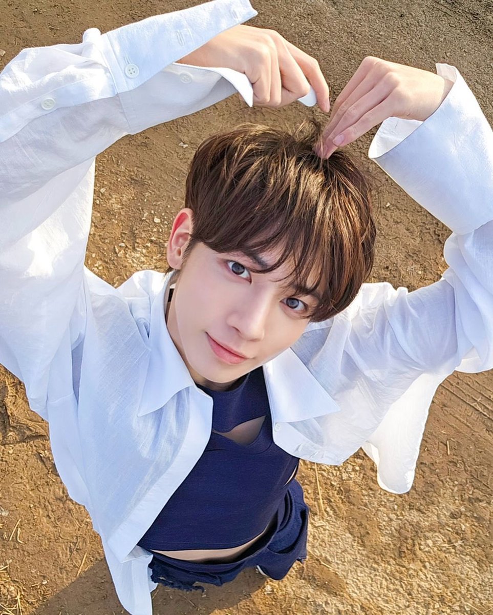 tyunhourly's tweet photo. I wish these were made as photocards

#TAEHYUN #태현 https://t.co/RlzRW5NEDe