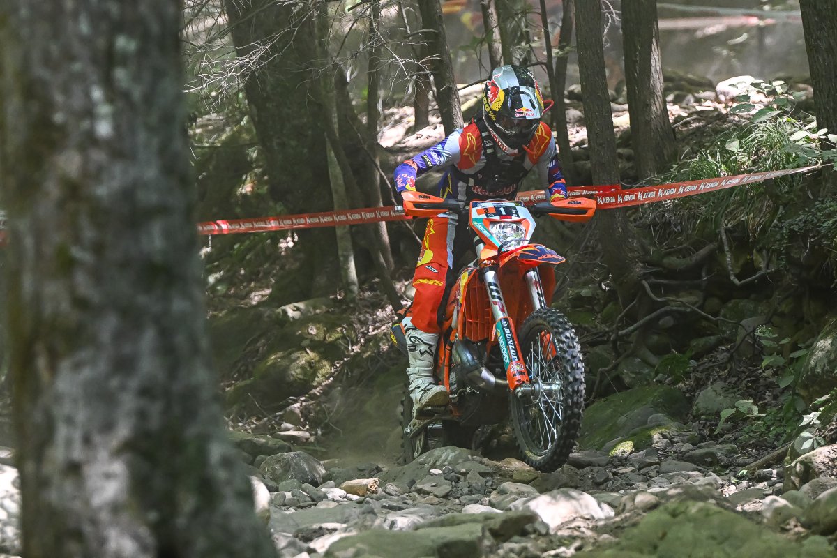 RideDunlop's tweet photo. Congratulations to @ktmusa rider @trystanhart84 on winning his fourth @ushardenduro championship!
Trystan primarily used the Geomax MX53F or MX34F and the EN91EX rear en route to the title! 💪
#RideDunlop #RaceDunlop #DunlopDomination #MX53 #EN91EX #USHardEnduro https://t.co/pJ64j3QPGy