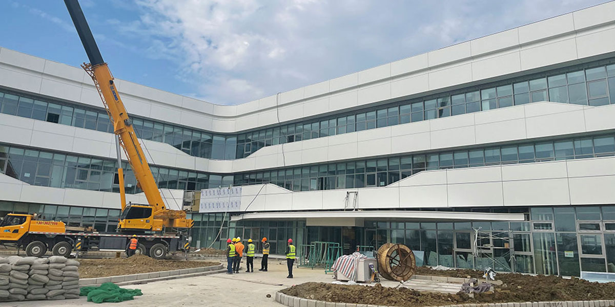DatwylerITInfra's tweet photo. #Datwyler IT Infra delivered a comprehensive #ITinfrastructure solution including project-related services for the new #Vaillant location in Wuxi, China. In addition to a Smart Modular #Datacenter, future-proof, 10-gigabit-capable cabling was installed. https://t.co/oaDIGkeb1Y https://t.co/61vQN8HWxW