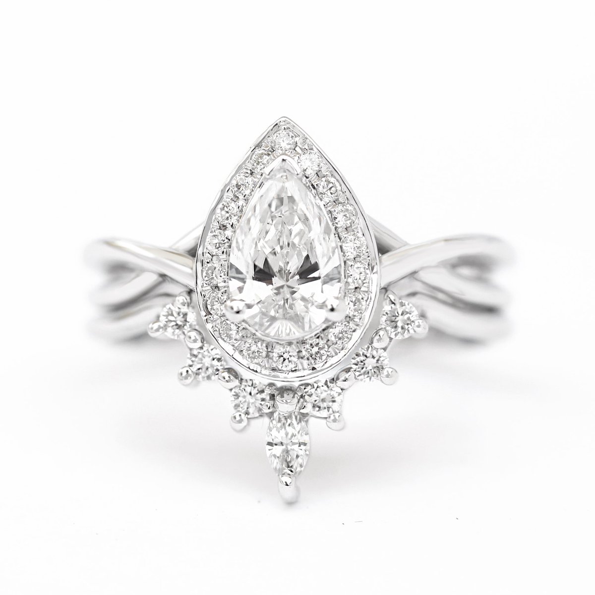 SillyShiny's tweet photo. HI! It's your friend, Shanie @sillyshinydiamonds, I have a Silly Shiny exclusive to share with you! 
Pear Diamond Halo Twist Band with Matching Romi Wedding Ring Set ♥.
Order here https://t.co/tuHvsGkaoC
#engagement #diamond 
Send me all your questions, and feel free to reach… https://t.co/8MsRja3oe0