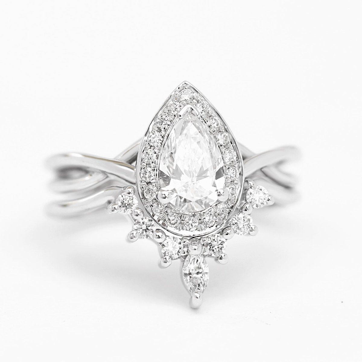 SillyShiny's tweet photo. HI! It's your friend, Shanie @sillyshinydiamonds, I have a Silly Shiny exclusive to share with you! 
Pear Diamond Halo Twist Band with Matching Romi Wedding Ring Set ♥.
Order here https://t.co/tuHvsGkaoC
#engagement #diamond 
Send me all your questions, and feel free to reach… https://t.co/8MsRja3oe0