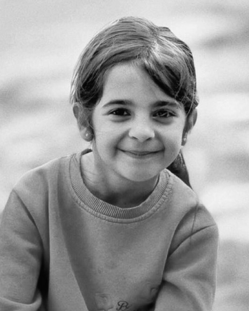 20 hanelik bir köyde kayboldu 8 yaşındaki Narin, günlerdir aranıyor, nasıl bulunamaz!

“Üç gün konuşur, sonra unuturlar” diyenleri haklı çıkarmayın, unutmayın bir yerlerde kurtarılmayı bekleyen Narin’i…

#NarinGüranNerde