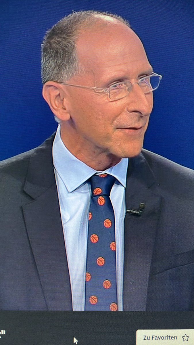 Hallo können wir kurz drüber reden, dass Peter Filzmaier gestern in der #zib2 eine Basketball-Krawatte 🏀 getragen hat – nachdem Österreichs Teams am Sonntag Europameister im 3x3 wurden