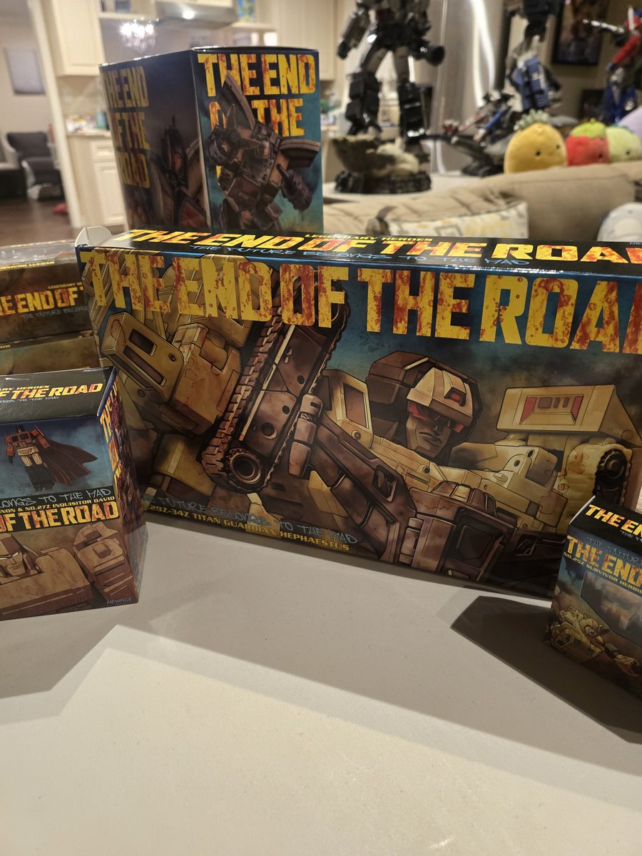 VariantVy's tweet image. Transformers. The End of The Road line. They come rusted and busted from battle. 
Question: If the rusted bots scan a new vehicle to transform into, will the new vehicle be rusted?