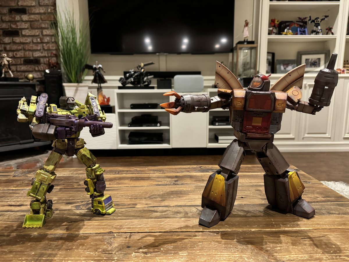 VariantVy's tweet image. Transformers. The End of The Road line. They come rusted and busted from battle. 
Question: If the rusted bots scan a new vehicle to transform into, will the new vehicle be rusted?