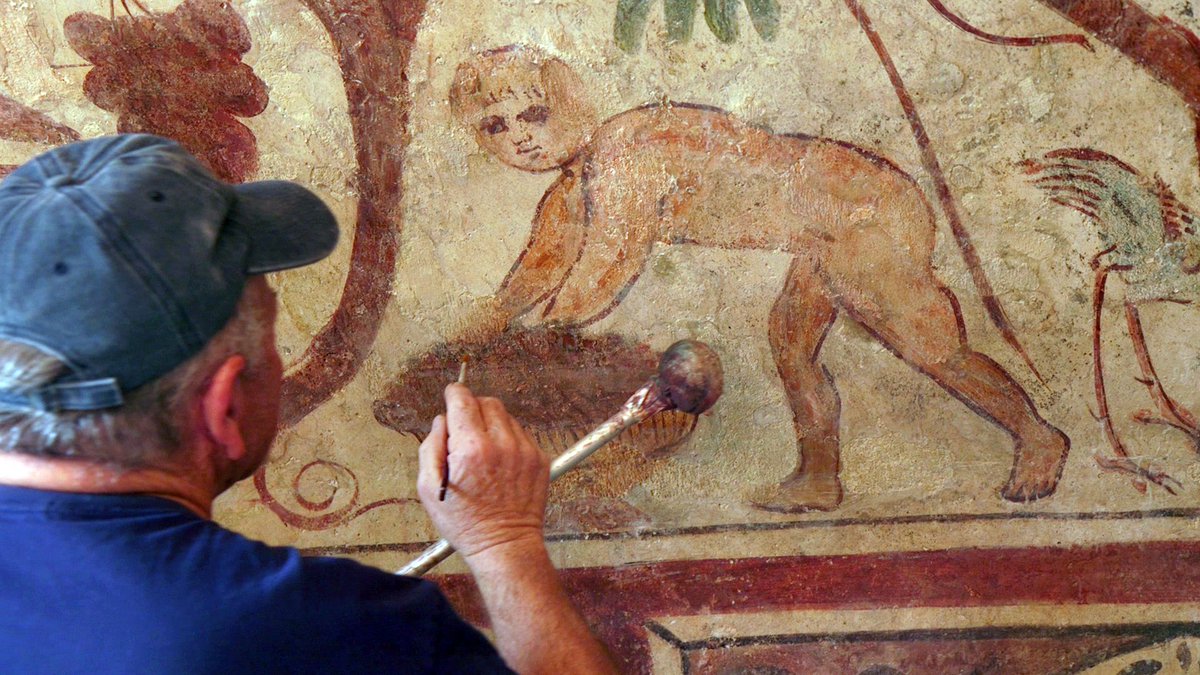 PhilippeBostrom's tweet photo. Incredible Roman-era wall paintings from Ashkelon are now being revealed for the first time! These stunning works of art, depicting Greek gods, myths, nature, and more, reveal fascinating insights into the lives and beliefs of the wealthy during the Roman period. #Ashkelon https://t.co/W5wtbKHuYb