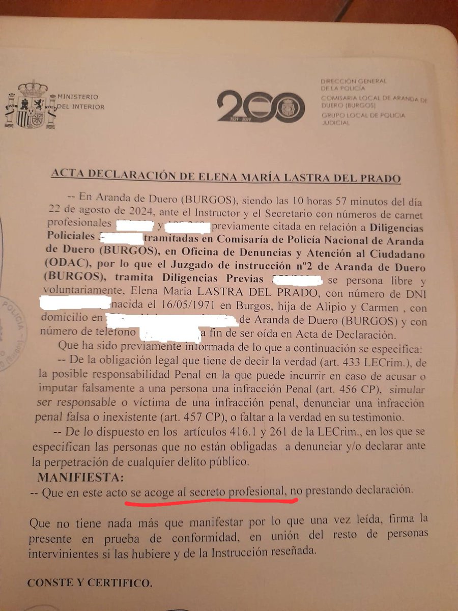 elemalastra's tweet photo. Hacía tiempo que no me pasaba por aquí, pero hay hitos en la vida que lo merecen. 
Alguien que me quiere mucho me ha dicho que enmarque este documento y lo ponga en mi mesa de trabajo.
Gracias por este regalo a quien ha promovido la denuncia 😊 https://t.co/KG2ISsuBT3